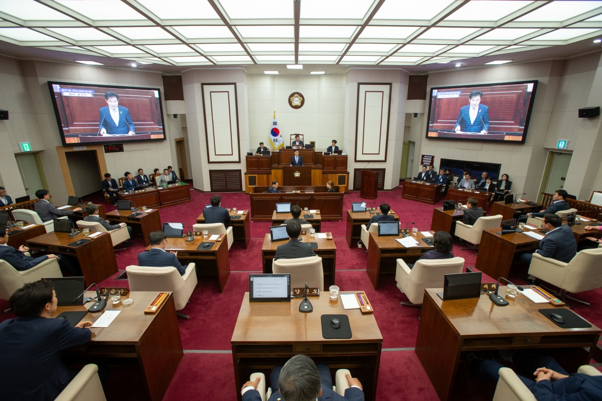 20231016-017[_P7U4298-제271회 임시회 제1차 본회의시 김재우 의원 구미시장 및 관계공무원 출석요구의 건 제안설명.JPG