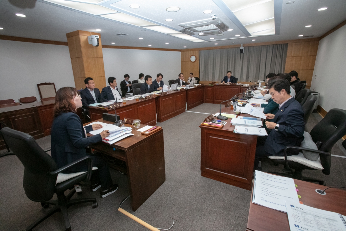 20231017-052[IMG_7038-제271회 임시회 산업건설위원회 조례안 심사활동.jpg
