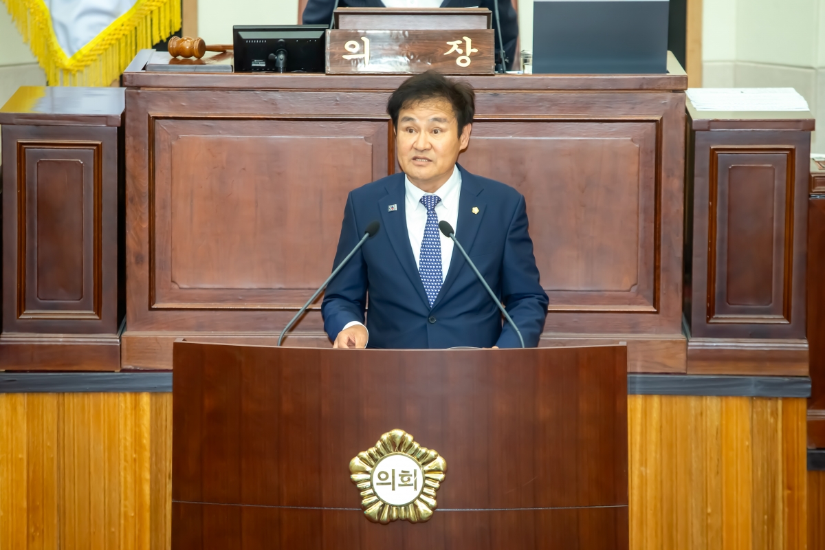 20231025-012[_P7U5792-제271회 임시회 제2차 본회의시 김재우 의원 시정질문.jpg