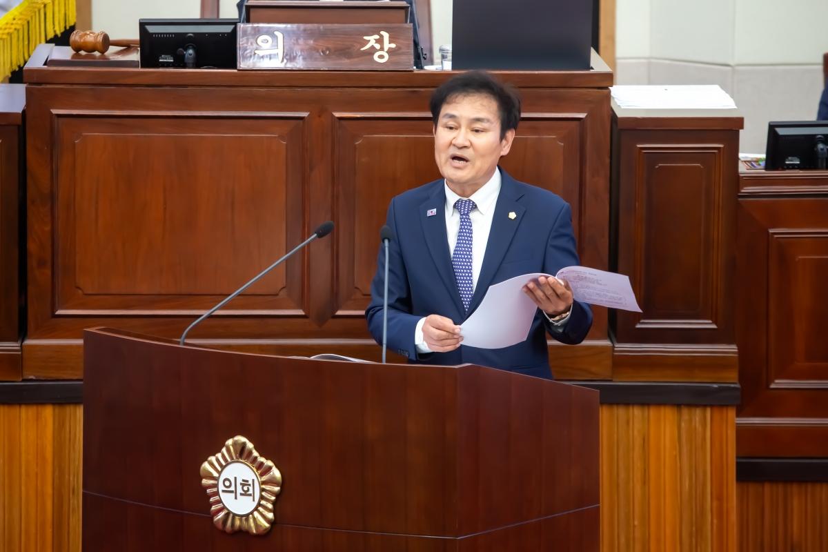 20231025-018[_P7U5820-제271회 임시회 제2차 본회의시 김재우 의원 시정질문.jpg