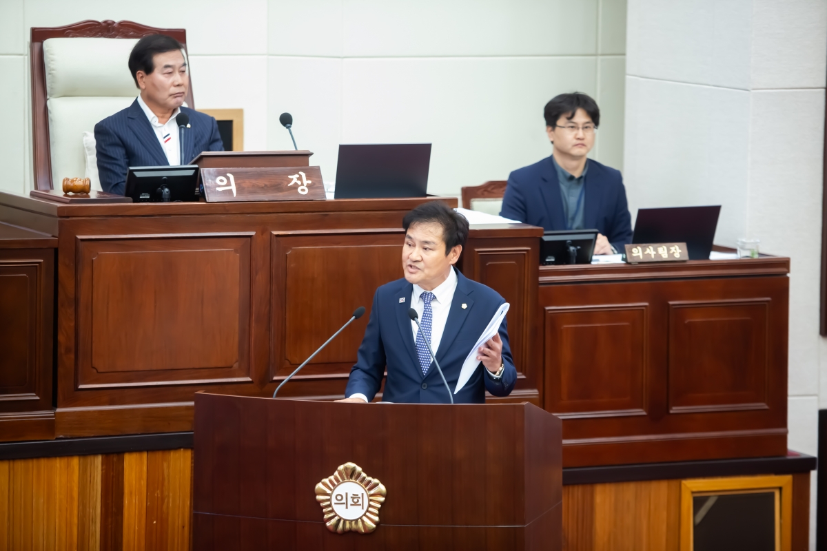 20231025-020[_P7U5836-제271회 임시회 제2차 본회의시 김재우 의원 시정질문.jpg