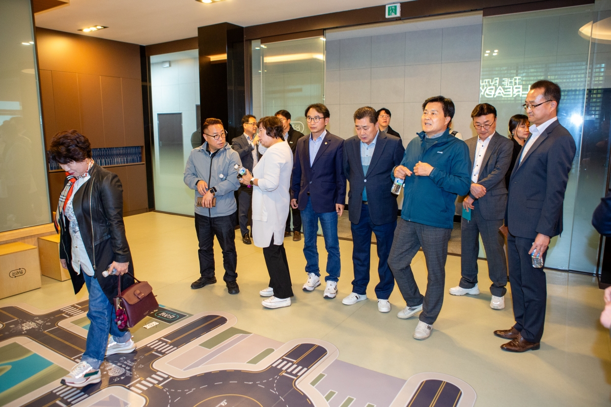 20231023-070[_P7U5464-제271회 임시회 산업건설위원회 울산광역시 교통관리센터 비교건학.jpg