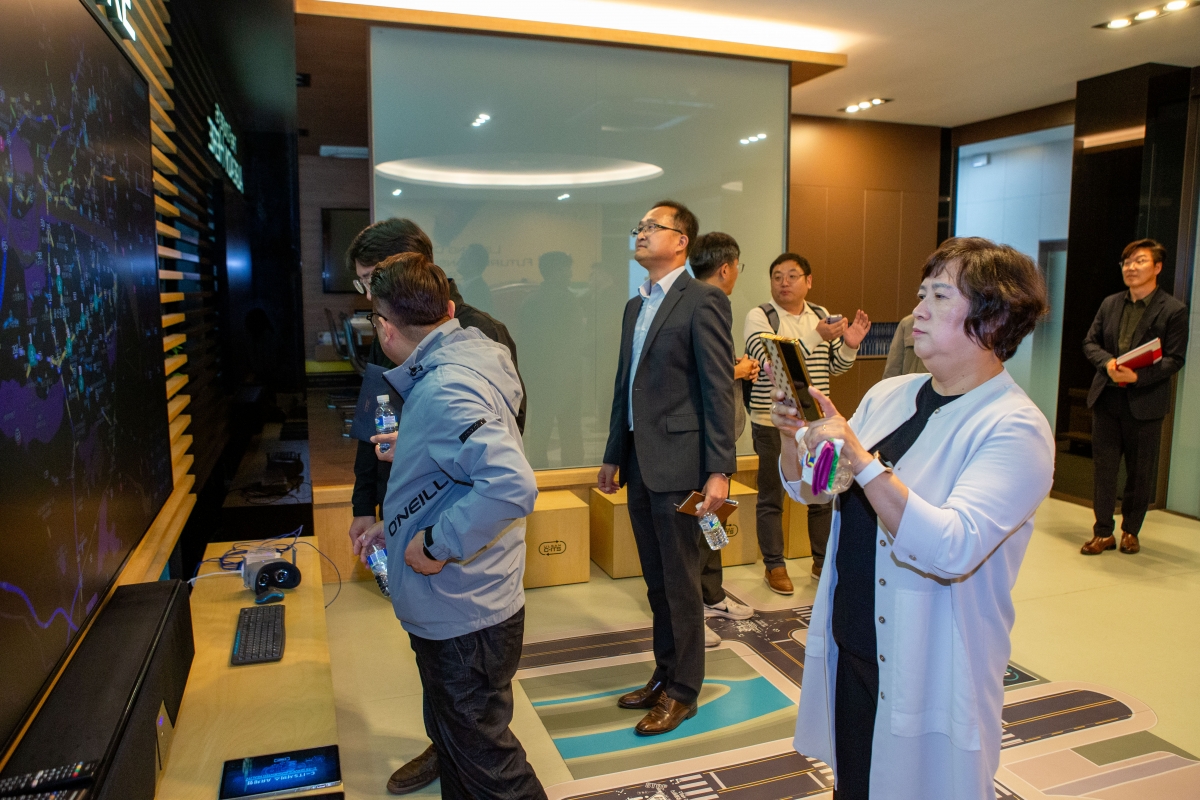 20231023-090[_P7U5514-제271회 임시회 산업건설위원회 울산광역시 교통관리센터 비교건학.jpg