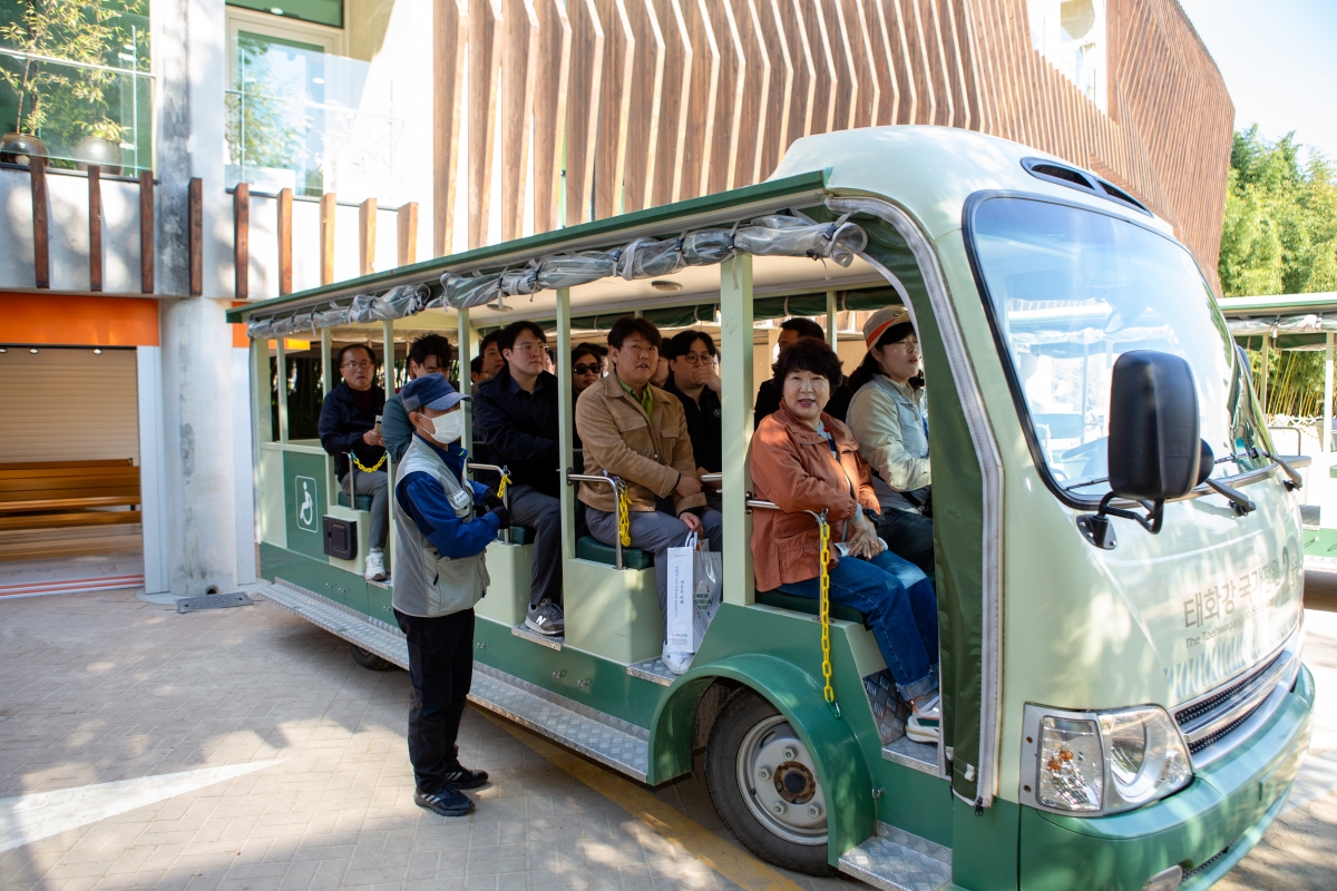 20231024-008[_P7U5690-제271회 임시회 산업건설위원회 울산광역시 태화강 국가정원 비교건학.jpg