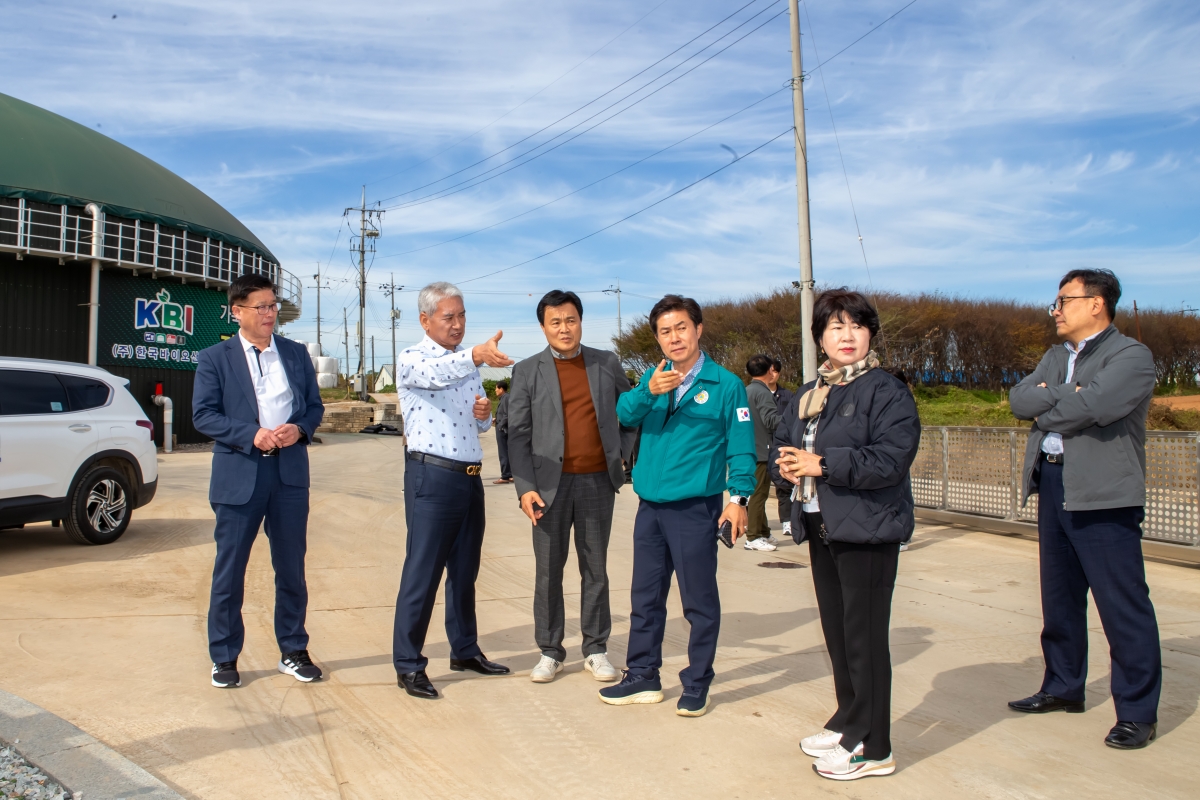 20231108-015[_P7U8006-의원연구단체 농,축산 환경개선 연구회 전북 김제시 한국바이오산업 기업체 방문.jpg