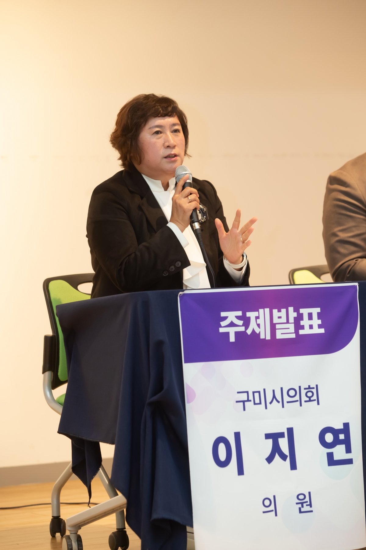 20231124-058[_P7U0457-새희망 구미시대 함께 일하고 함께 돌보는, 2023년 여성정책 세미나.jpg