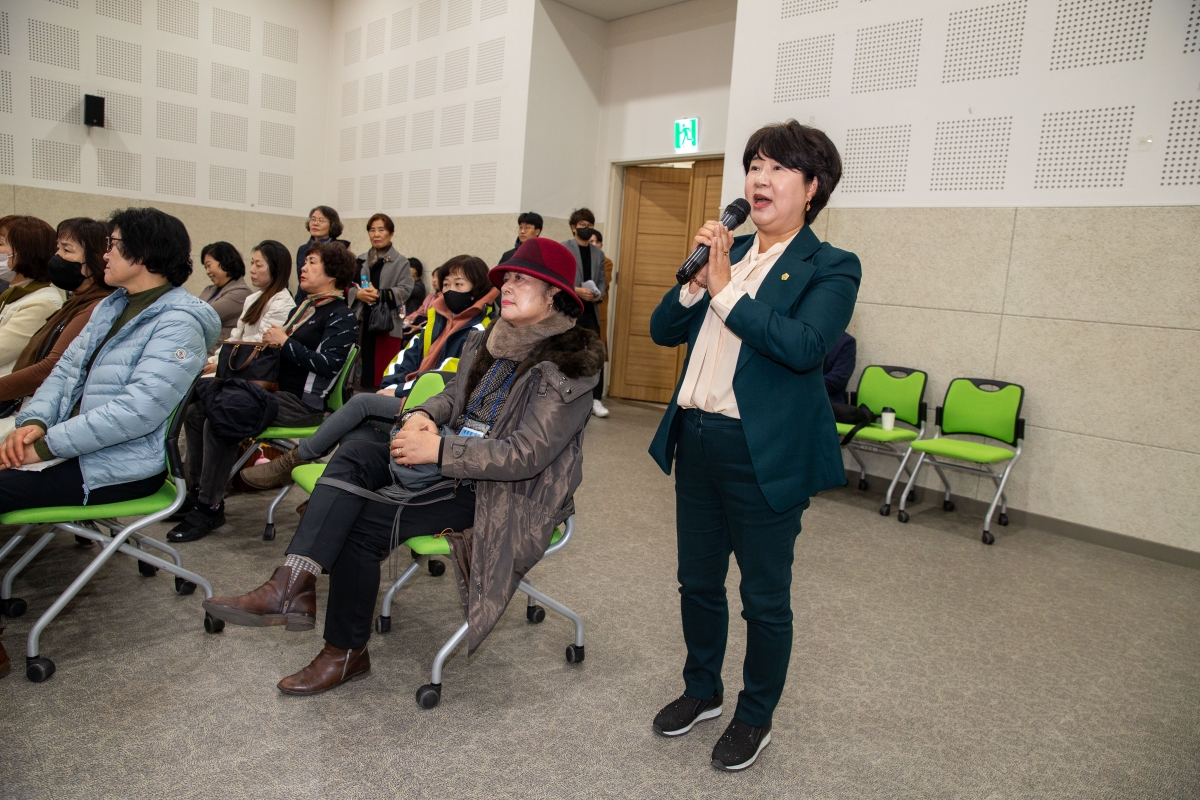 20231124-071[_P7U0496-새희망 구미시대 함께 일하고 함께 돌보는, 2023년 여성정책 세미나.jpg