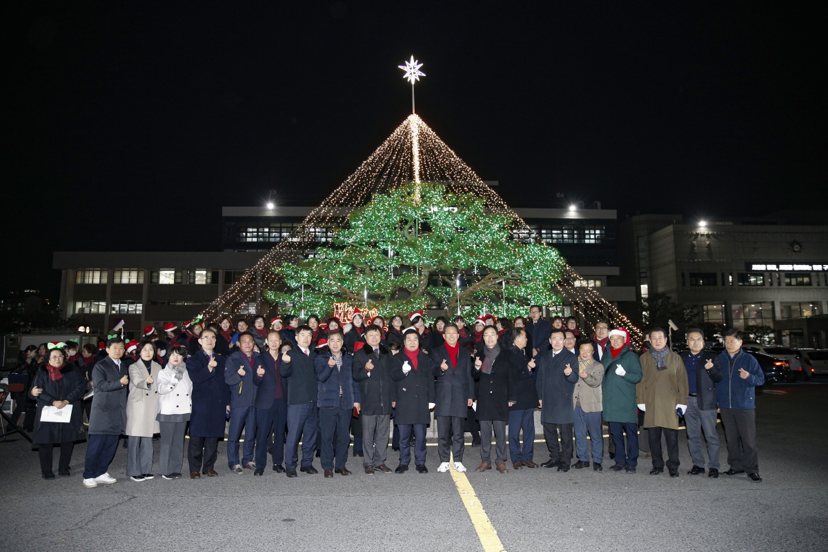 20231128-151[_P7U1109 복사-시청 원형화단 트리 점등식.jpg