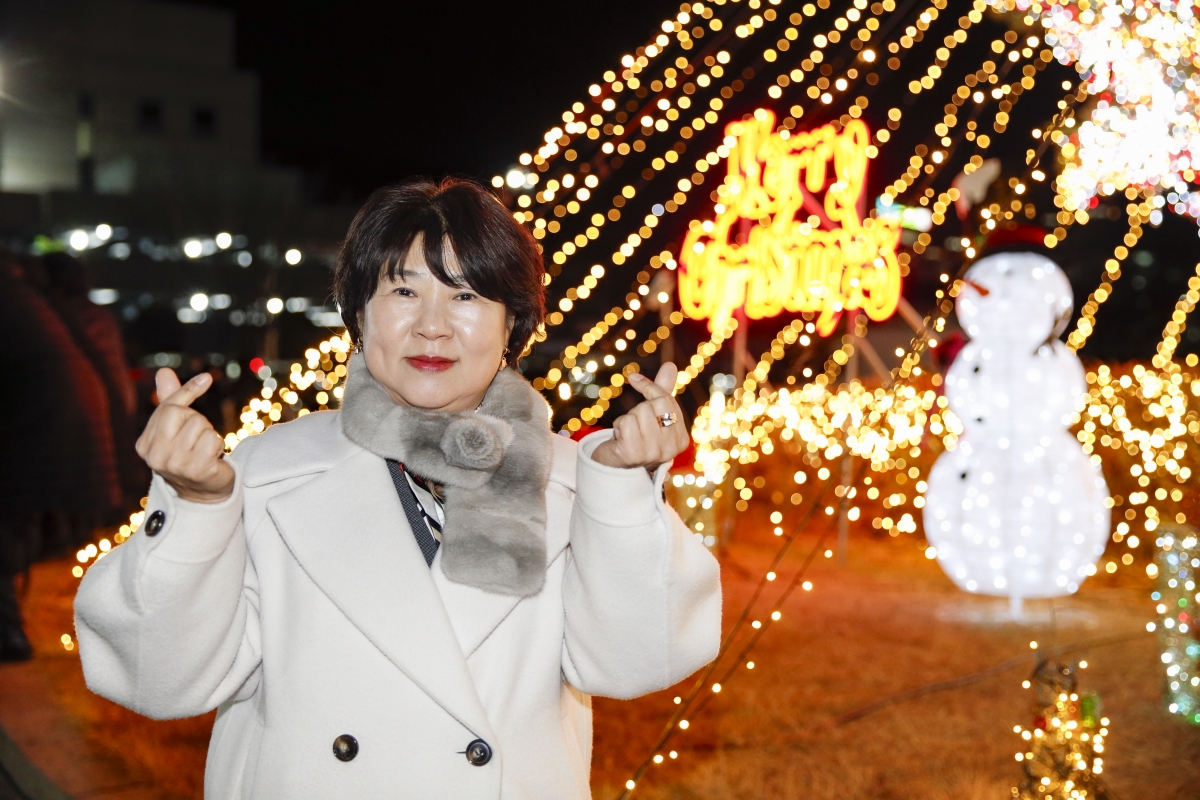 20231128-158[_P7U1127 복사-시청 원형화단 트리 점등식.jpg