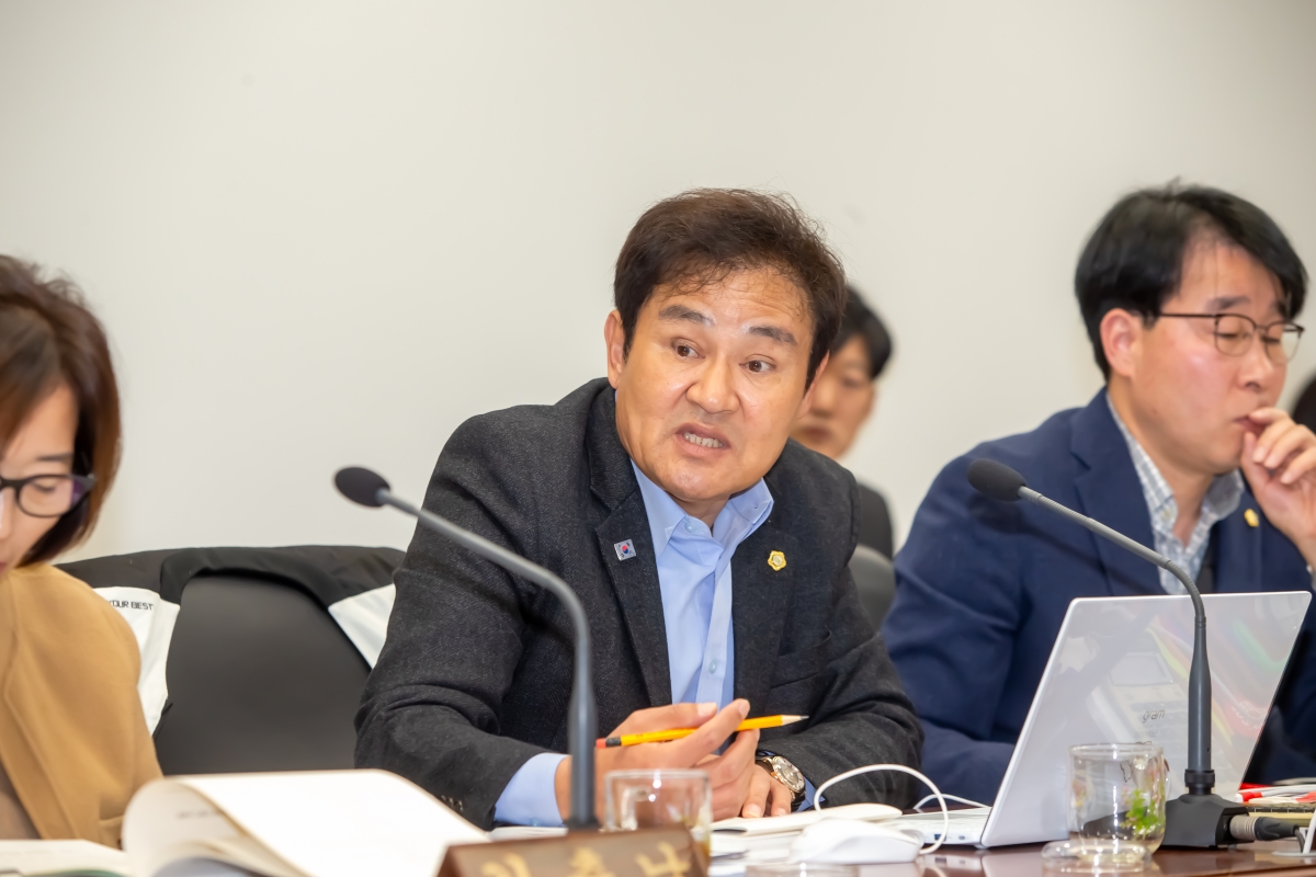 20231128-030[_P7U0811-제272회 제2차 정례회시 기획행정위원회 조례안 심사활동.jpg