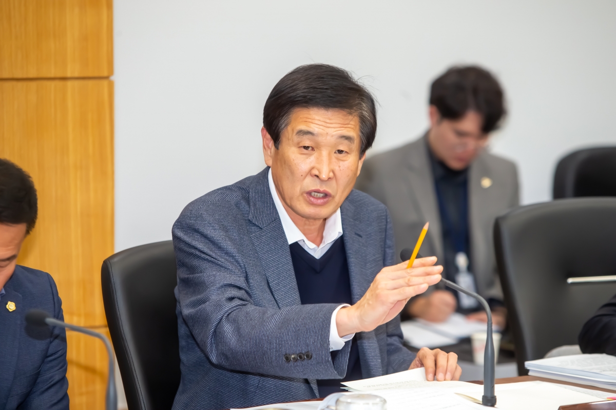 20231128-055[_P7U0829-제272회 제2차 정례회시 산업건설위원회 조례안 심사활동.jpg