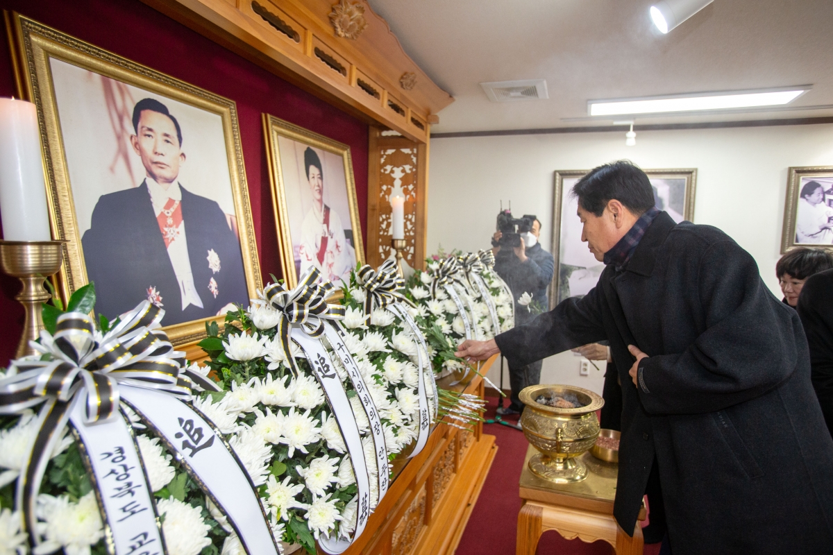 20240102-016[_P7U8812-2024년 새해 박정희 대통령 생가 참배.jpg