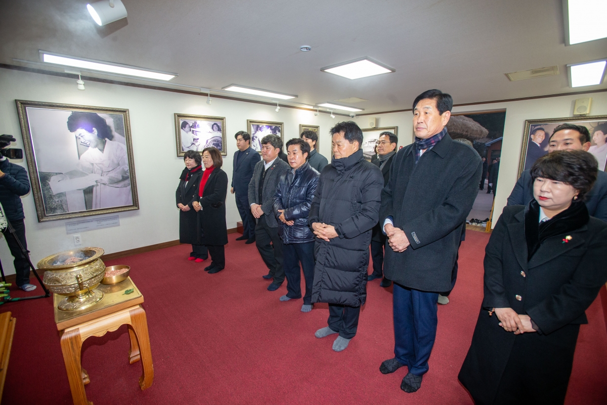 20240102-027[_P7U8834-2024년 새해 박정희 대통령 생가 참배.jpg