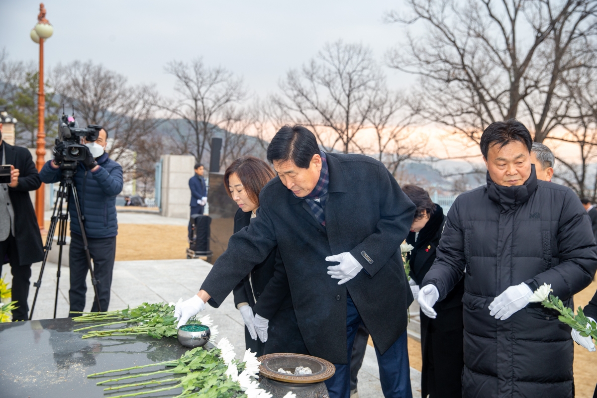 20240102-044[_P7U8878-2024년 새해 충혼탑 참배.jpg