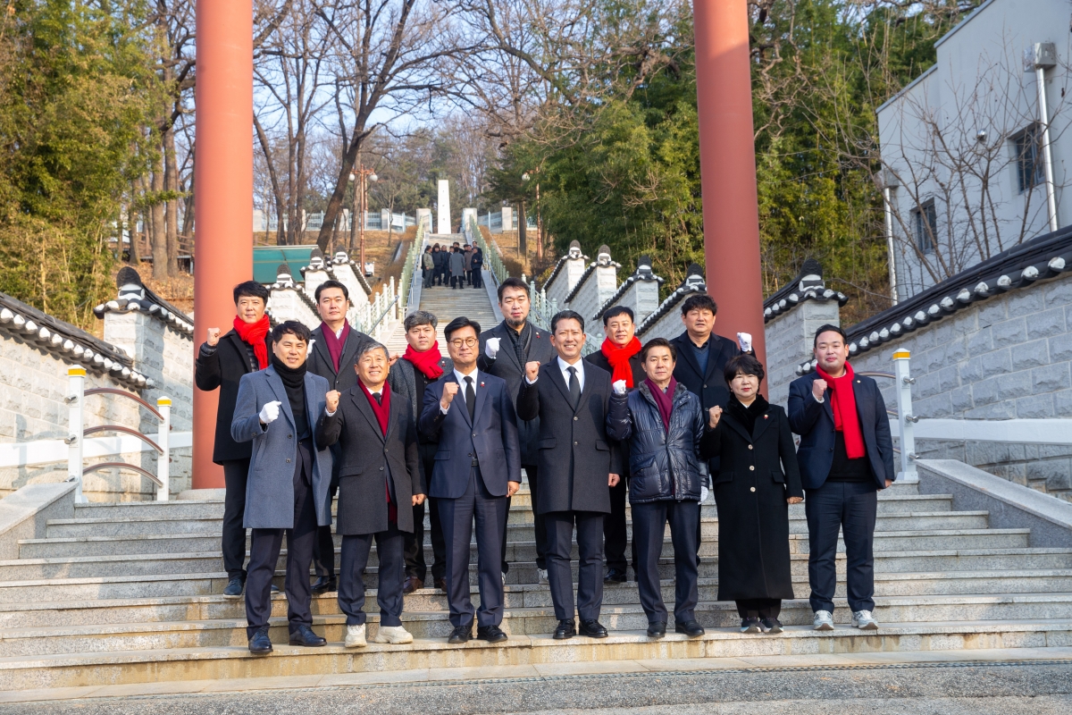 20240102-083[_P7U8971-2024년 새해 충혼탑 참배.jpg