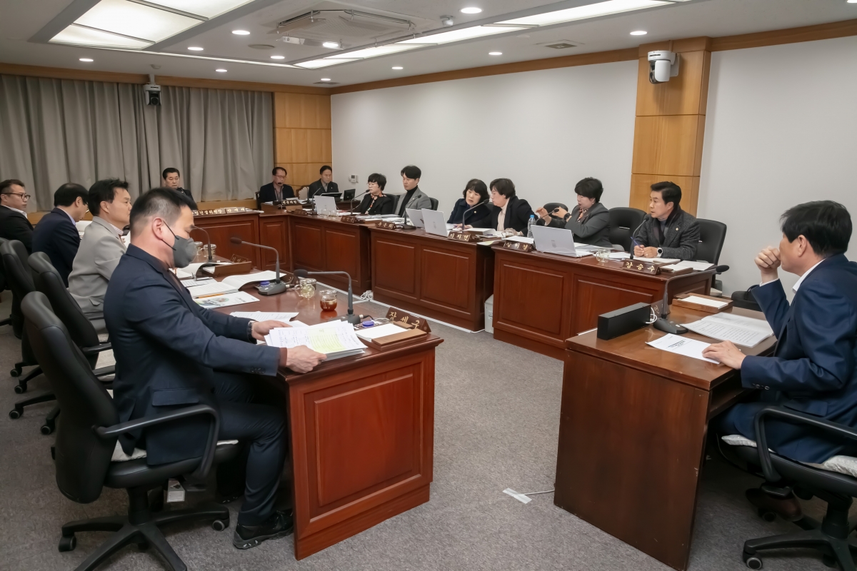 20240117-032[IMG_9095-제273회 임시회 산업건설위원회 조례안 심사활동.jpg