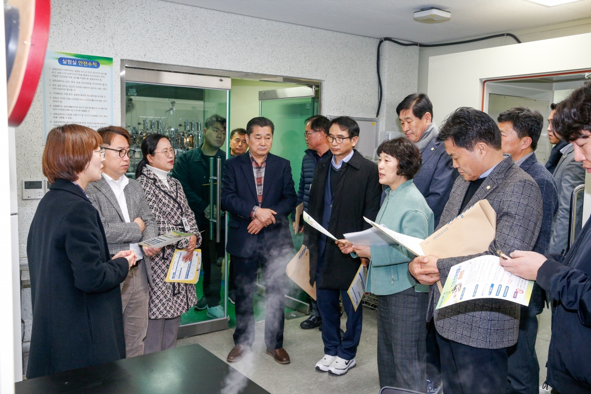 20240305-090[_P7U3422-1-제274회 임시회 산업건설위원회 농업기술센터 현장방문.jpg