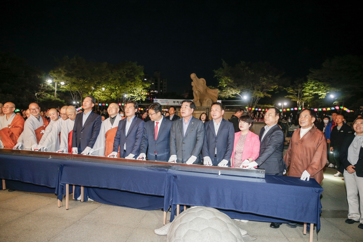 20240412-030[_P7U5789-1-불기 2568년 부처님 오신 날 봉축탑 점등식.jpg