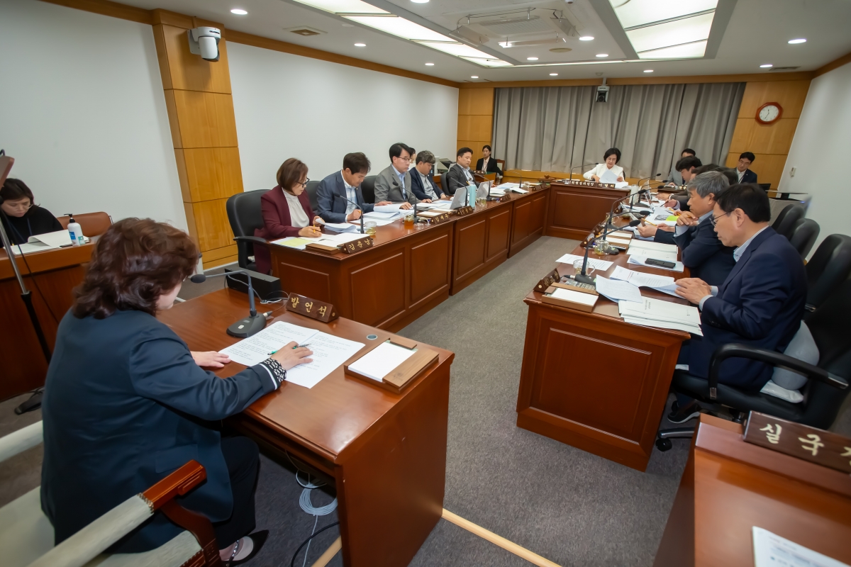 20240416-036[_P7U6183-제275회 임시회 기획행정위원회 소관 조례안 심사 및 2024년도 행정사무감사계획서 작성.jpg