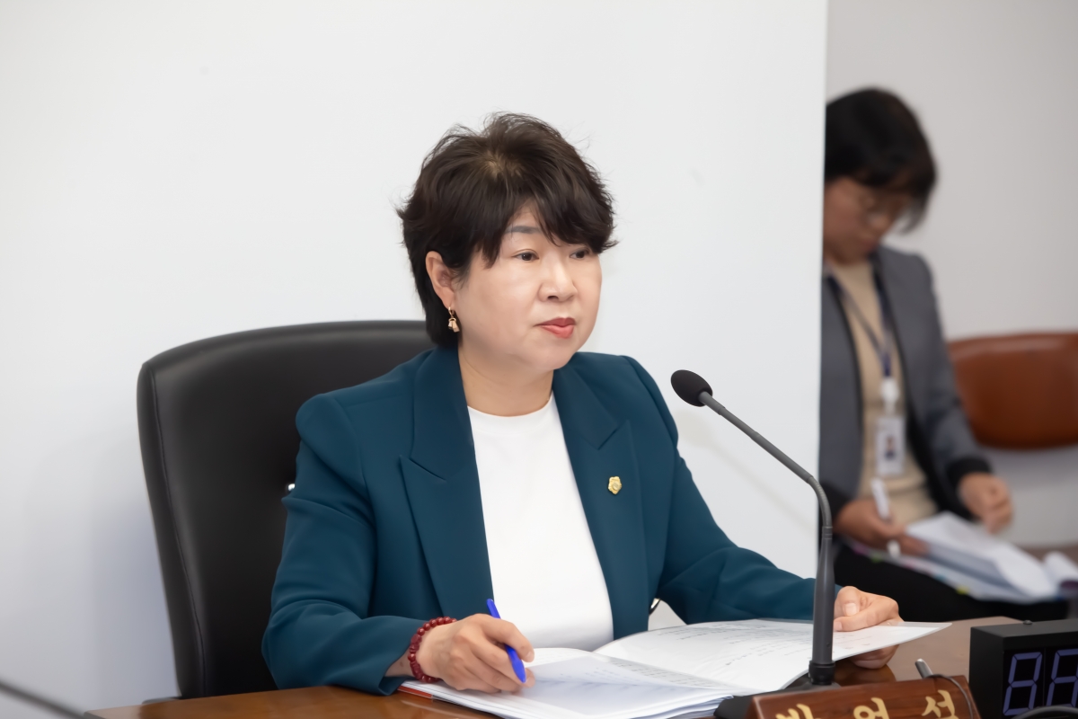 20240416-049[_P7U6104-제275회 임시회 산업건설위원회 소관 조례안 심사 및 2024년도 행정사무감사계획서 작성.jpg