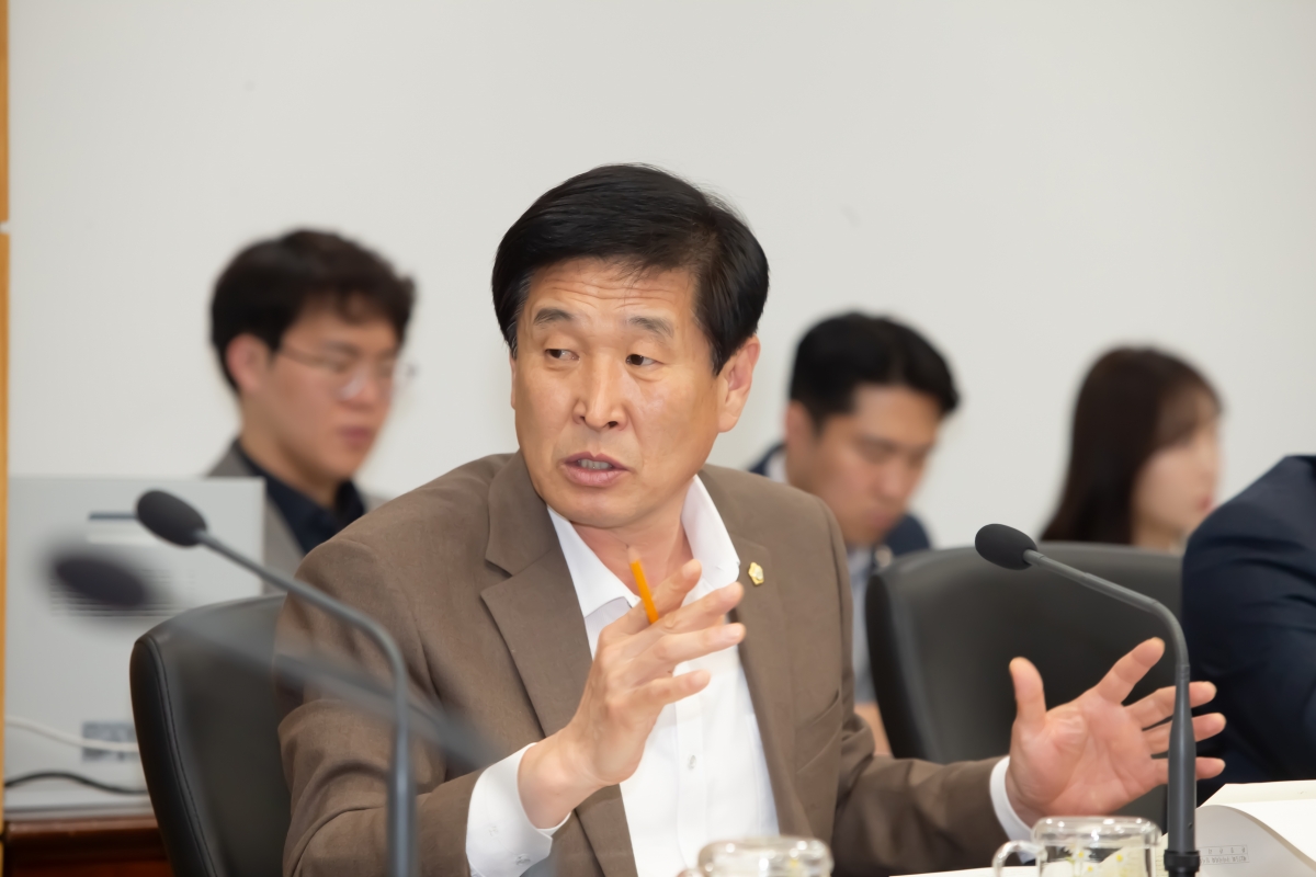 20240416-053[_P7U6123-제275회 임시회 산업건설위원회 소관 조례안 심사 및 2024년도 행정사무감사계획서 작성.jpg