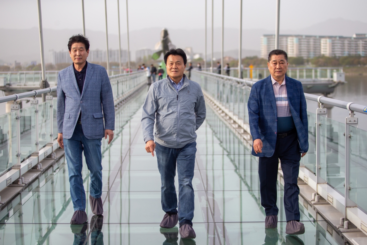 20240417-095[_P7U6398-제275회 임시회시 산업건설위원회 춘천시 소양강 스카이워크 비교견학-1일차.jpg