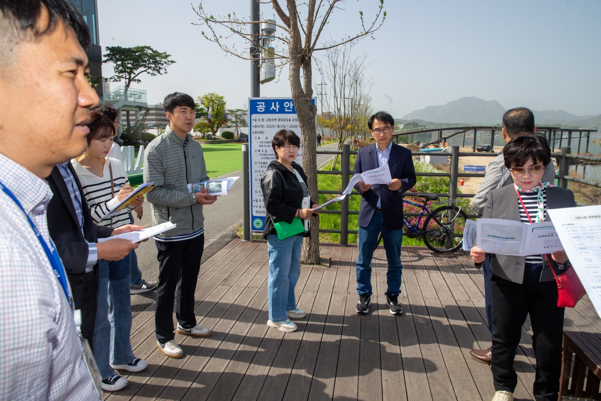 20240418-004[_P7U6515-제275회 임시회시 산업건설위원회 춘천시 근하수변 문화광장 조성현장 비교견학-2일차.jpg