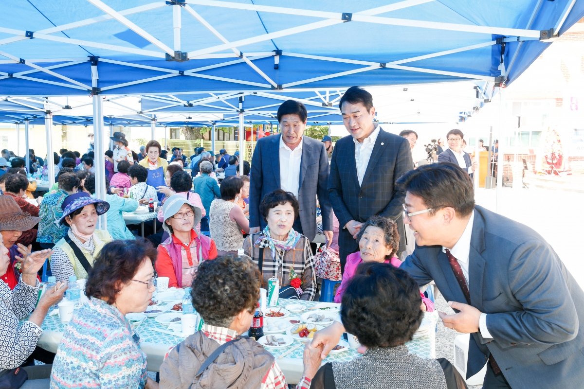 20240504-036[_P7U8995-1-2024년 산동읍 어르신과 함께하는 효도잔치.jpg