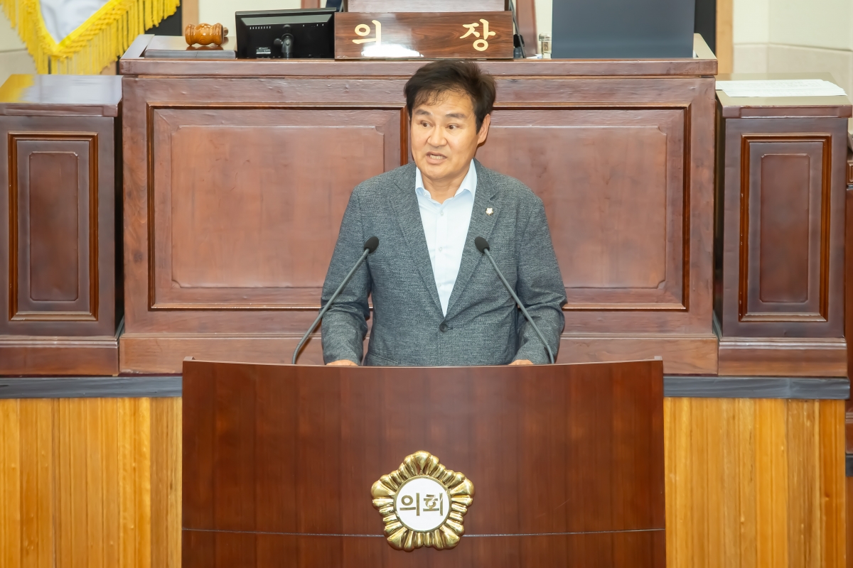 20240516-037[_P7U1475-제276회 임시회 제1차 본회의시 김재우 의원 구미시장 및 관계공무원 출석요구의 건 제안설명.jpg