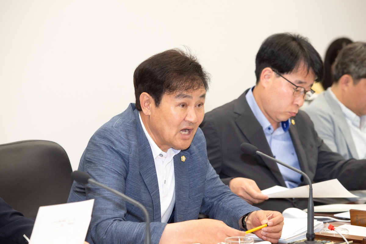 20240517-040[_P7U1676-제276회 임시회 기획행정위원회 조례안 심사활동.jpg