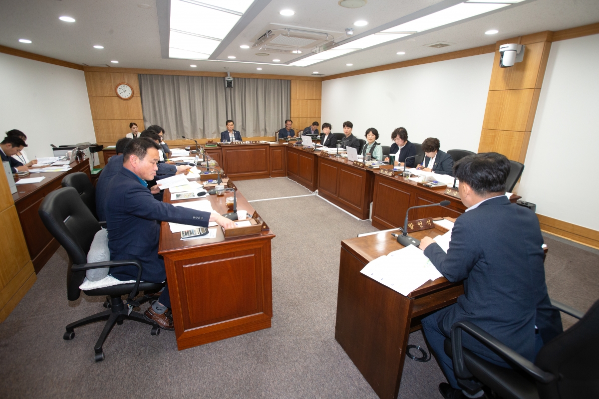 20240517-056[_P7U1692-제276회 임시회 산업건설위원회 조례안 심사활동.jpg