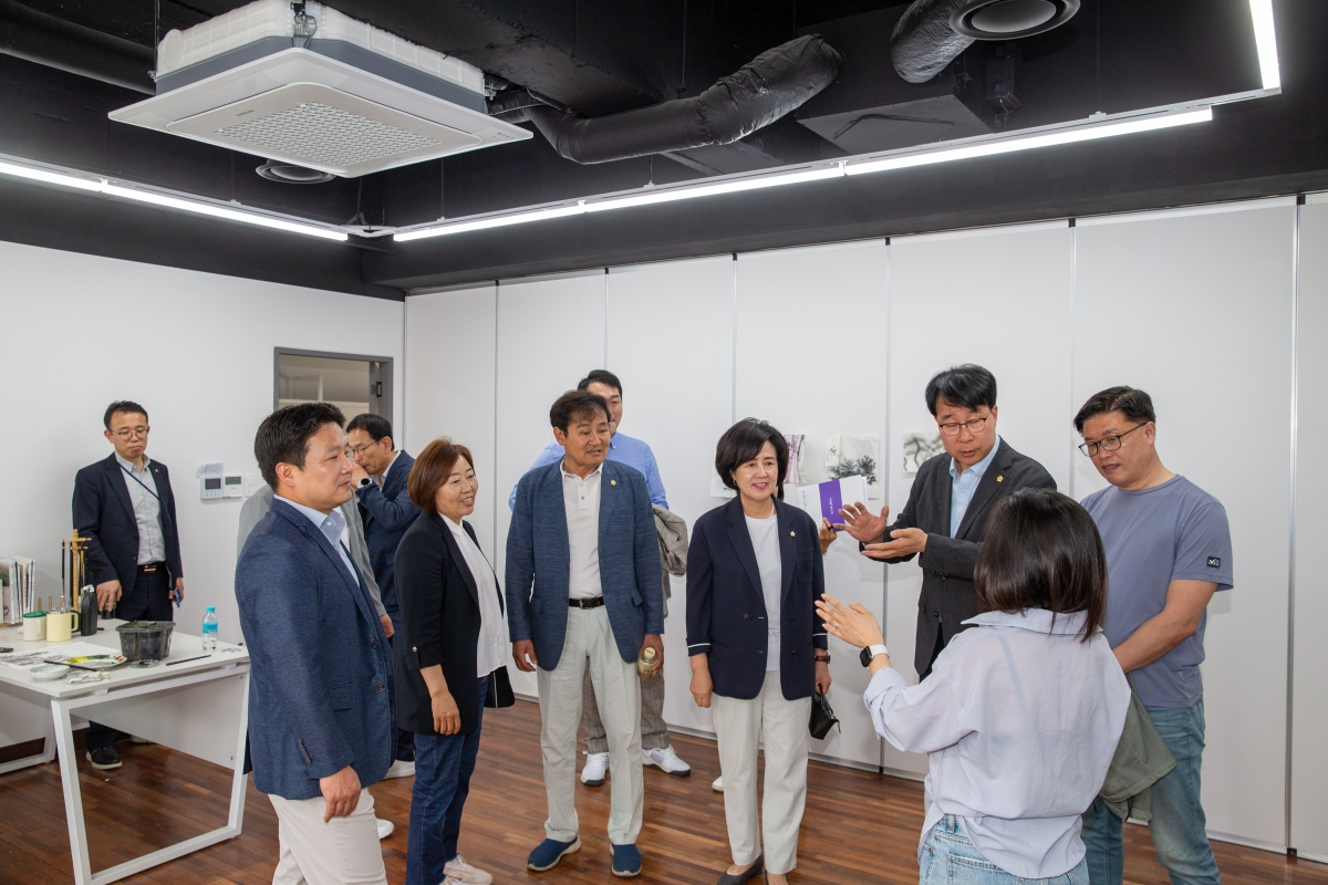 20240520-042[_P7U2319-제276회 임시회 기획행정위원회 구미청년상상마루 현장 방문.jpg