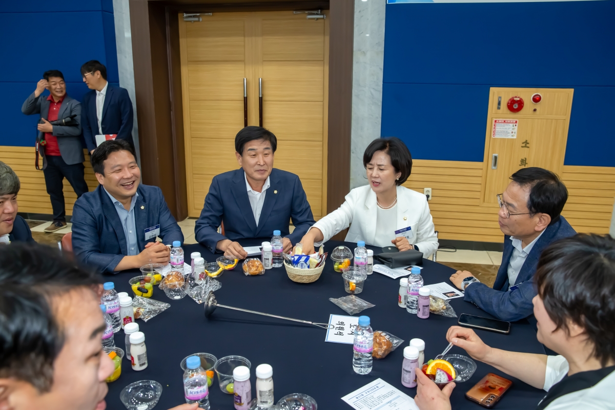 20240522-063[_P7U2792-구미 CEO 포럼 조찬세미나-인요한 국회의원 당선인 특강.jpg