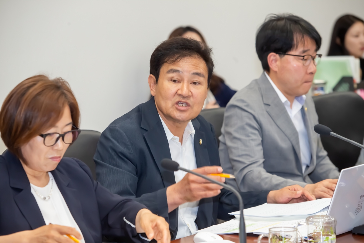 20240604-033[_P7U4405-제277회 제1차 정례회 기획행정위원회 조례안 심사활동.jpg