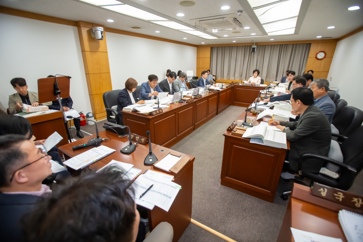 20240605-011[_P7U4537-제277회 제1차 정례회 기획행정위원회 소관 2023회계연도 세입·세출 결산승인안 예비심사 활동.jpg