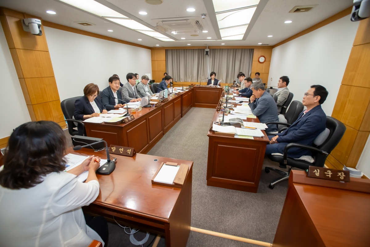 20240604-032[_P7U4403-제277회 제1차 정례회 기획행정위원회 조례안 심사활동.jpg