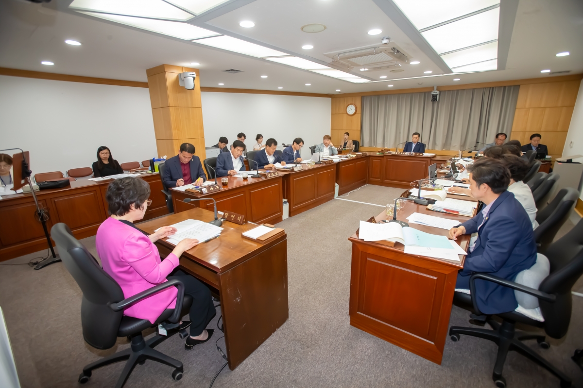 20240604-039[_P7U4379-제277회 제1차 정례회 산업건설위원회 조례안 심사활동.jpg