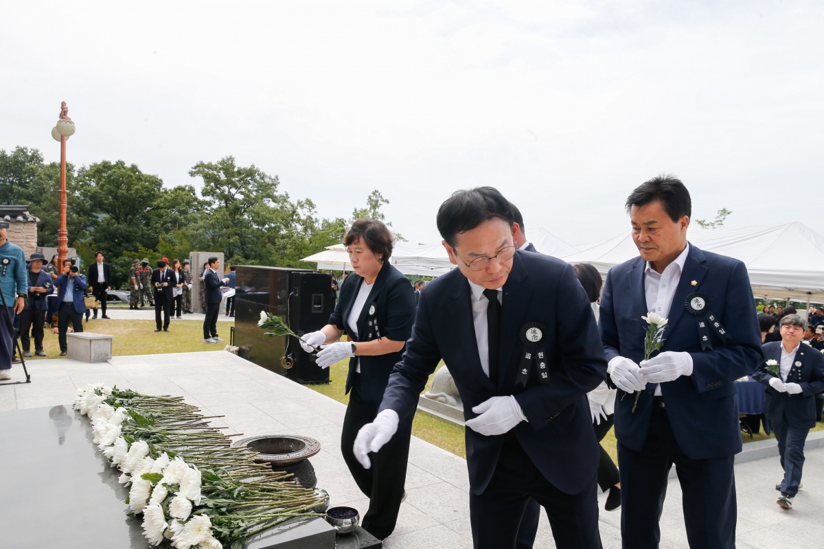 20240606-027[_P7U4657-1-제69회 현충일 충혼탑 추념.jpg