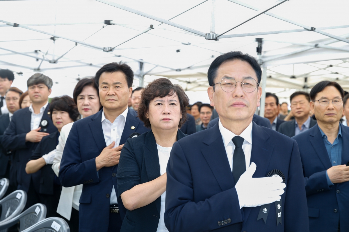 20240606-013[_P7U4627-1-제69회 현충일 충혼탑 추념.jpg