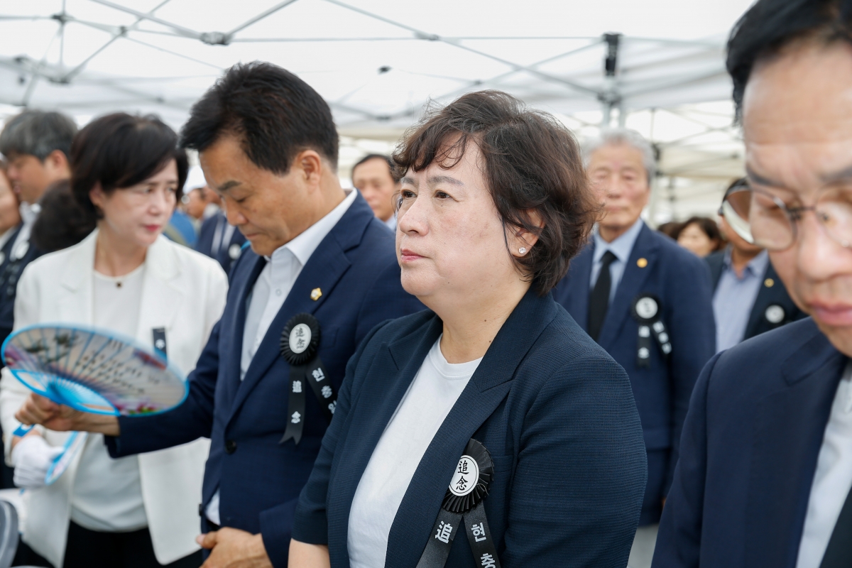 20240606-059[_P7U4713-1-제69회 현충일 충혼탑 추념.jpg