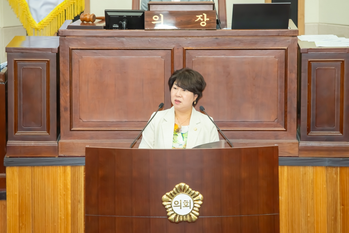 20240704-049[_P7U7704-제278회 임시회 제2차 본회의시 기획행정위원장에 당선된 장미경 의원 인사.jpg