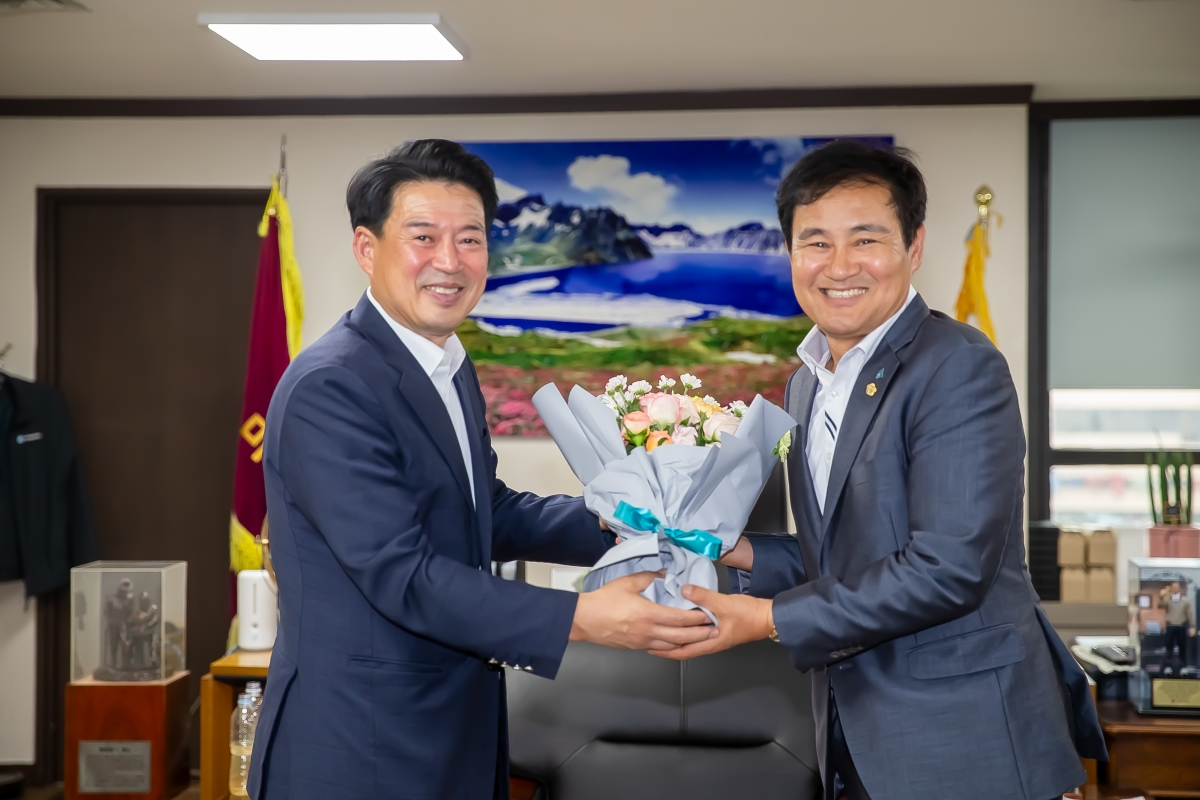 20240708-119[_P7U8204-제9대 후반기 의장단 및 상임위원장 구미상공회의소 방문.jpg