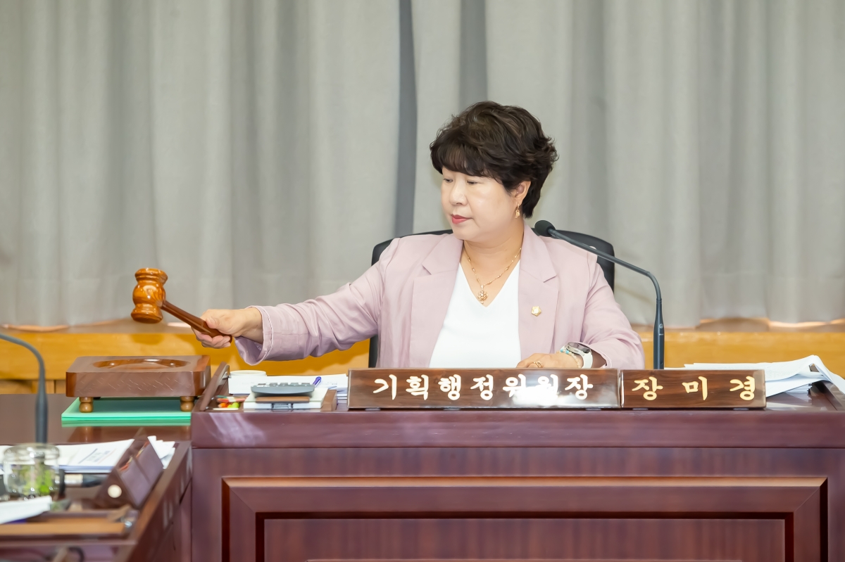 20240724-071[_P7U9602-제279회 임시회 제1차 기획행정위원회 조례안 활동.jpg
