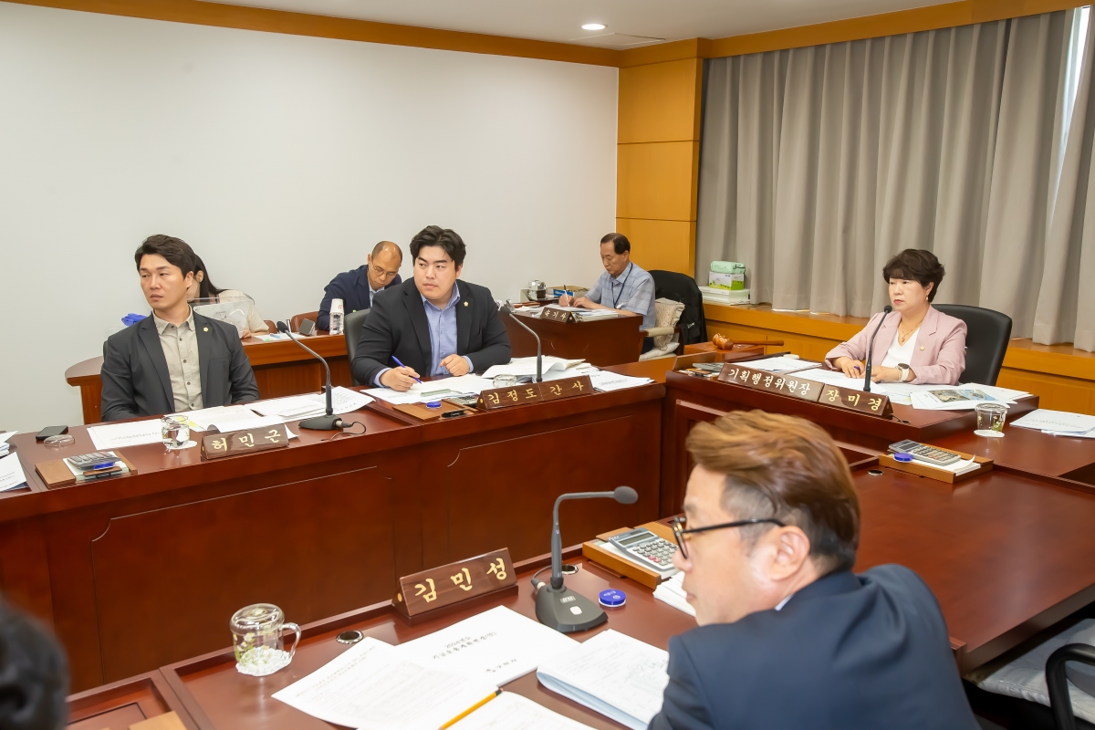 20240724-074[_P7U9573-제279회 임시회 제1차 기획행정위원회 조례안 활동.jpg
