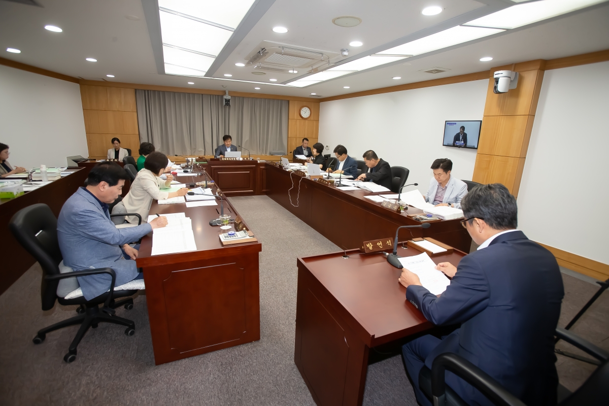 20240725-040[_P7U9699-제279회 임시회 문화환경위원회 2024년도 제1회 추가경정예산안 및 기금운용계획변경안 예비심사활동.jpg