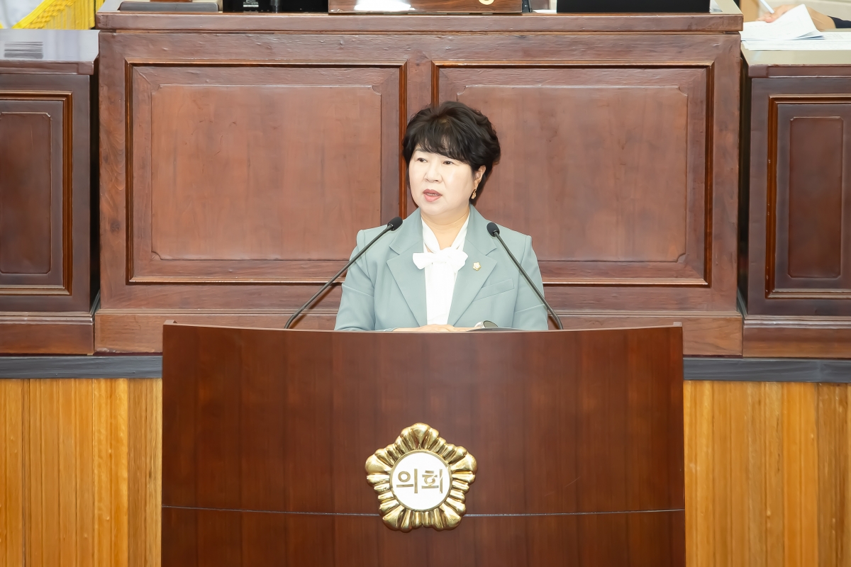 20240731-049[_P7U0334-제279회 임시회 제2차 본회의시 장미경 기획행정위원장 상임위원회 활동결과보고.jpg