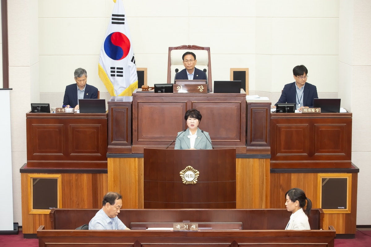 20240731-051[_P7U0339-제279회 임시회 제2차 본회의시 장미경 기획행정위원장 상임위원회 활동결과보고.jpg