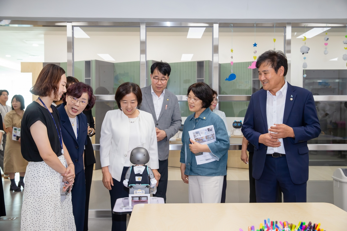 20240904-038[_P7U2848-제280회 임시회 문화환경위원회 강동꿈나무 문화나눔터 현장방문.jpg