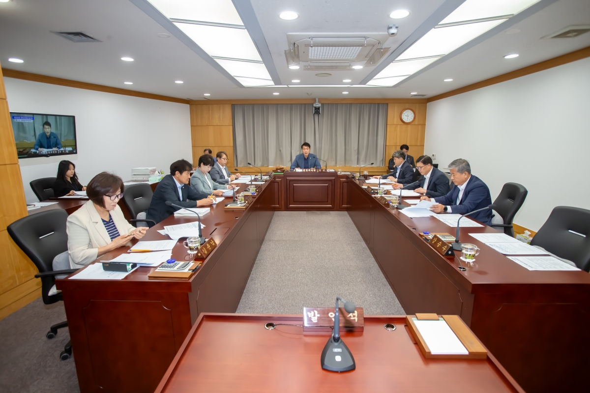 20240905-005[_P7U3050-제280회 임시회 의회운영위원회 조례안 등 심사활동.jpg