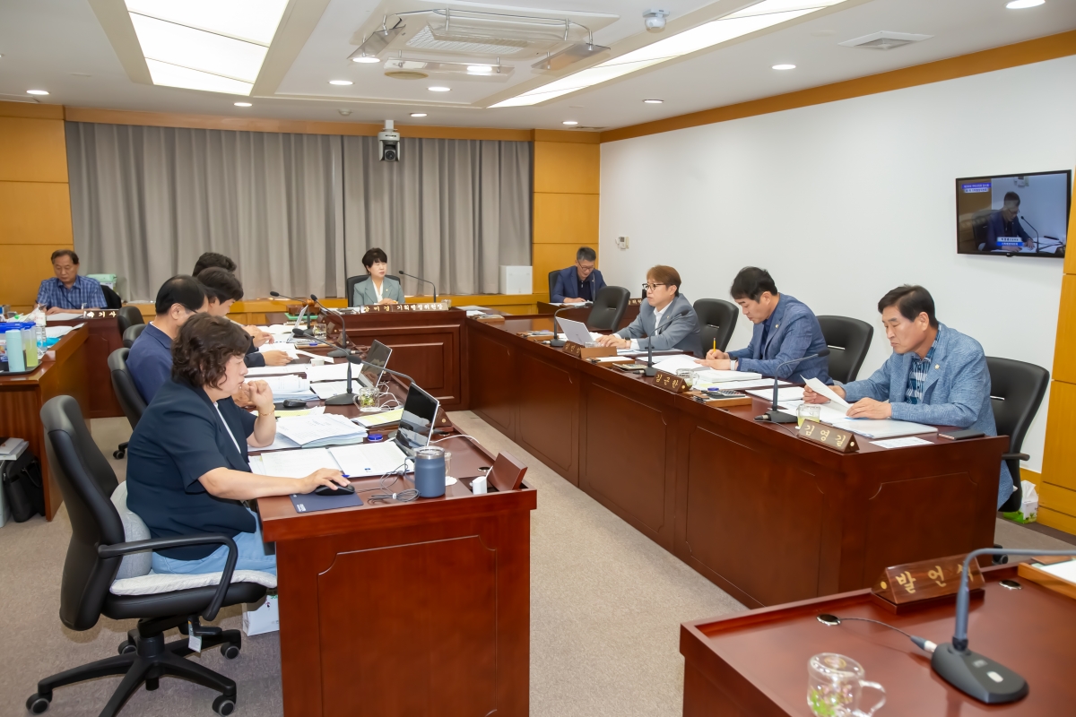 20240905-013[_P7U3211-제280회 임시회 기획행정위원회 조례안 등 심사활동.jpg
